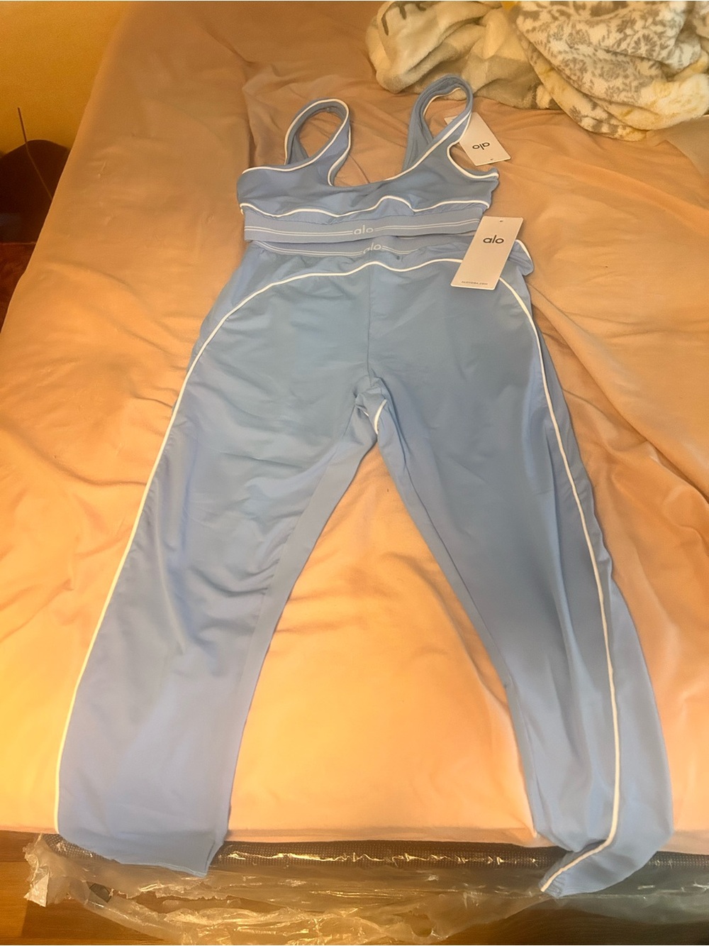 ALO Yoga Light Blue Piped Sports Bra & Leggings Set